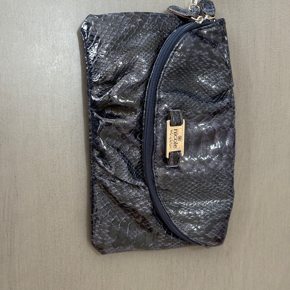 Nicole Miller Blue Snake Pattern Wristlet - Picture 1 of 3